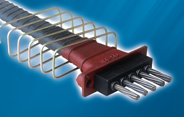 QSM BM张拉端扁形锚具体系,由工作锚板、工作夹片、锚垫板、波纹管、螺旋筋和钢绞线组成,适用于预应力混凝土结构的张拉与锚固施工。